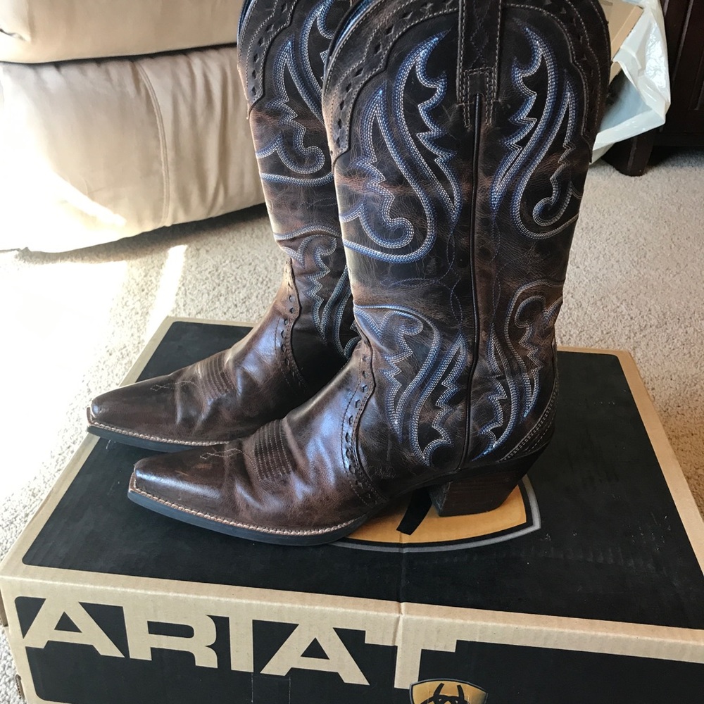 Authentic Ariat **Like New** Cowboy Boots 🤠🤠